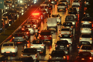Illustration for article titled Lane splitting will change your life, not end it